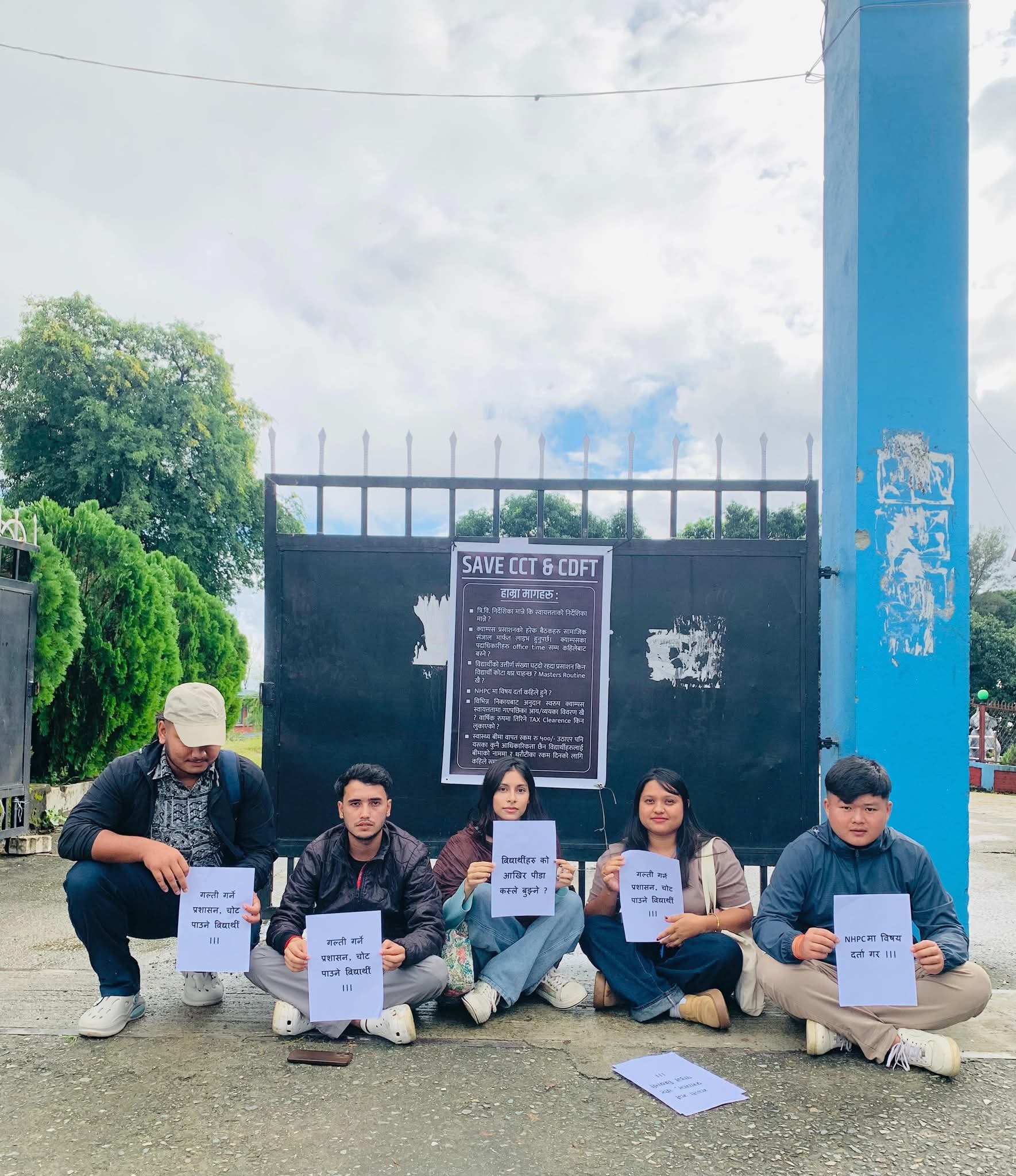 केन्द्रिय प्रविधि क्याम्पसमा पारदर्शिता र सुधारको माग : स्ववियु सभापति पेशलराज कार्कीको कडा अभिव्यक्ति राखेर मुलगेटमा धर्ना बसेका छन् ।